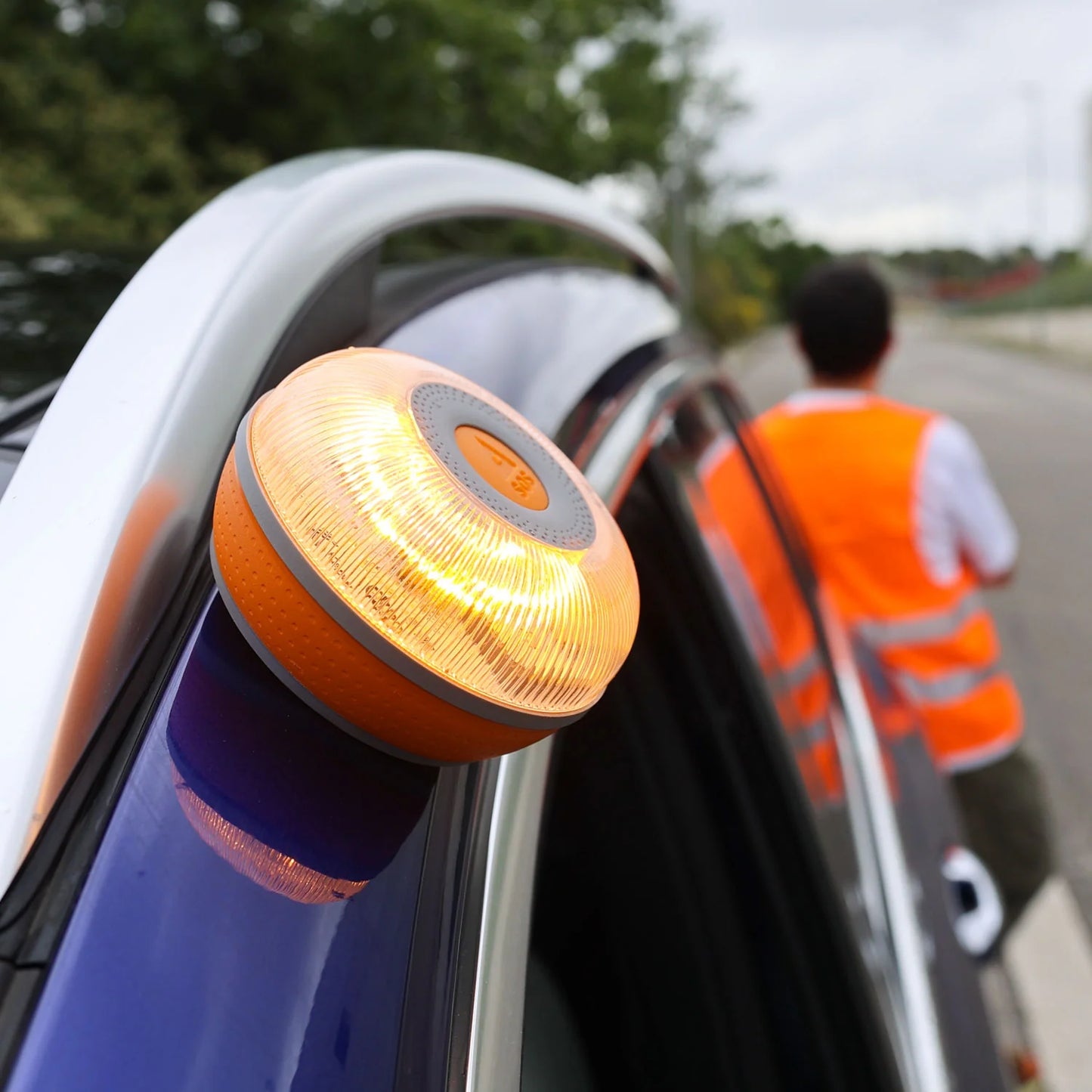 Kit de Emergencia en carretera - FlashLED SOS V16 + Chaleco Homologado + Funda de Transporte